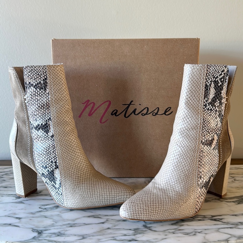 Matisse Cobra ivory multi boots